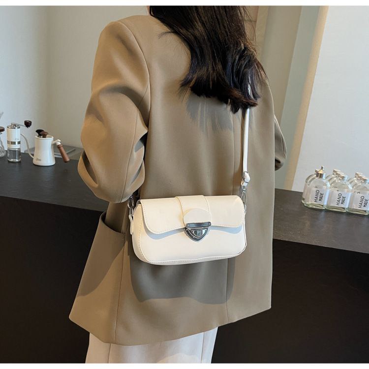 Simple and modern solid color shoulder bag for women